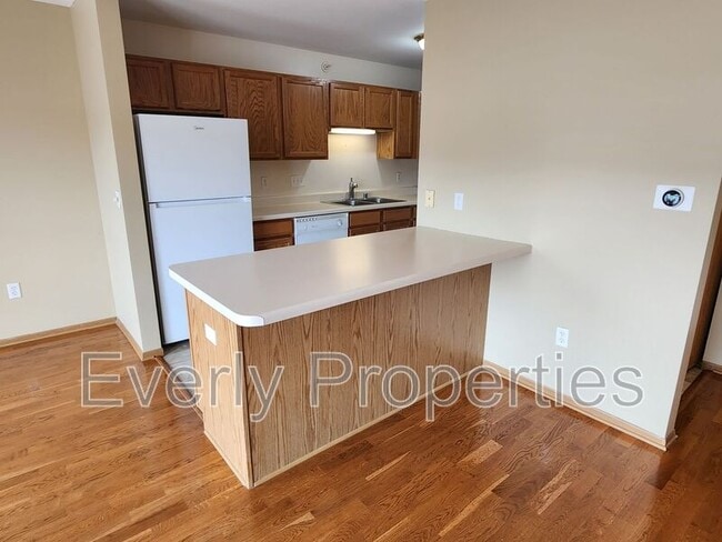 Building Photo - 6935 70th Ct