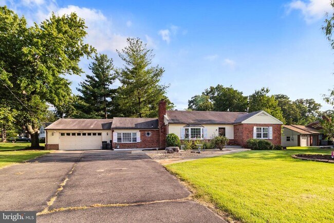 Building Photo - 5601 Dawes Ave