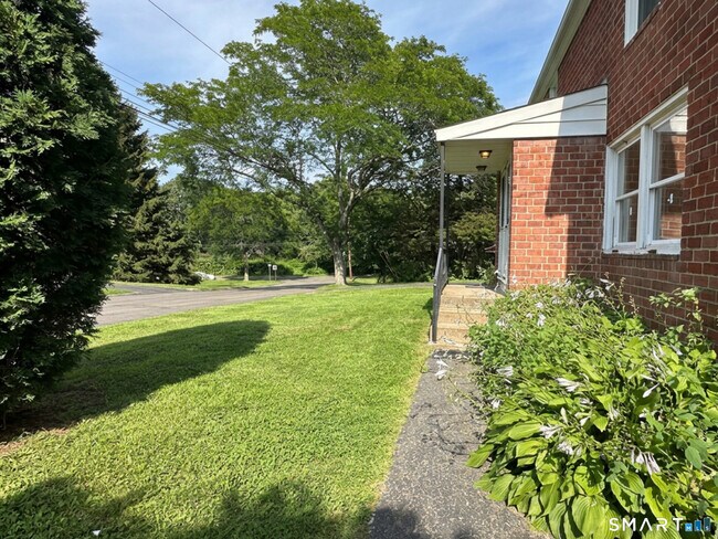 Building Photo - 94 Garden Dr