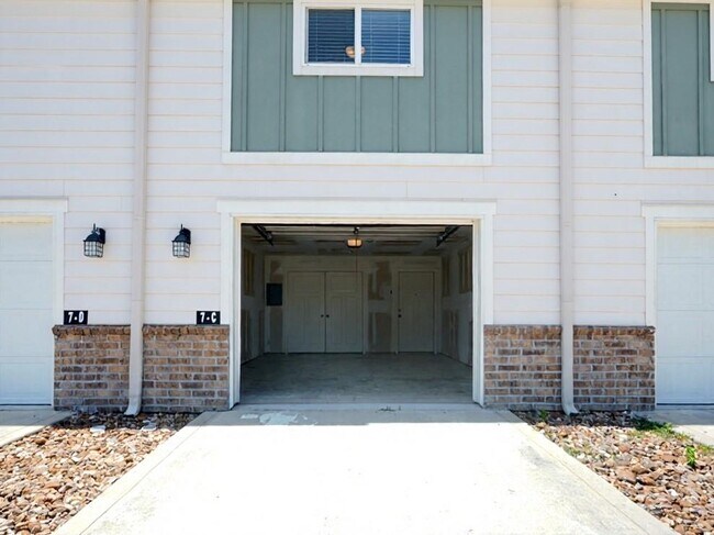 Building Photo - 21155 Gosling Rd