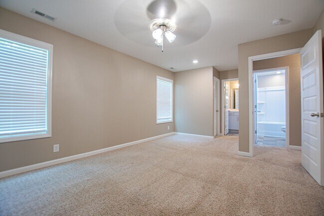 Building Photo - Pet Friendly Three Bedroom!