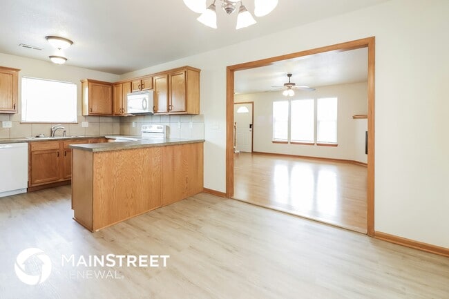 Building Photo - 424 NE Wolf Creek Dr