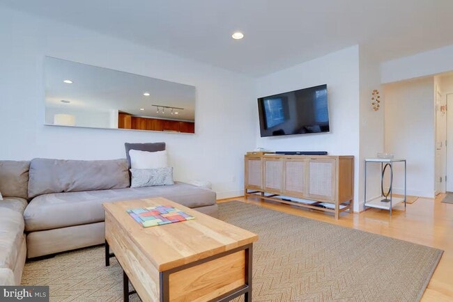 Building Photo - 4118 18th Rd N