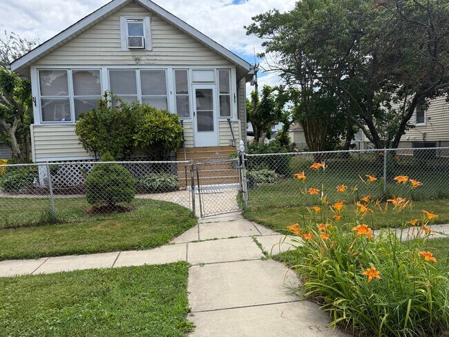 Building Photo - 9 3rd Ave