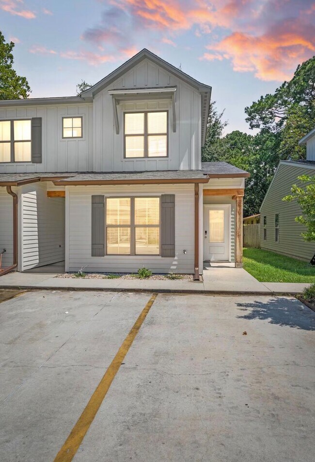 Building Photo - FOR RENT in LAFAYETTE!