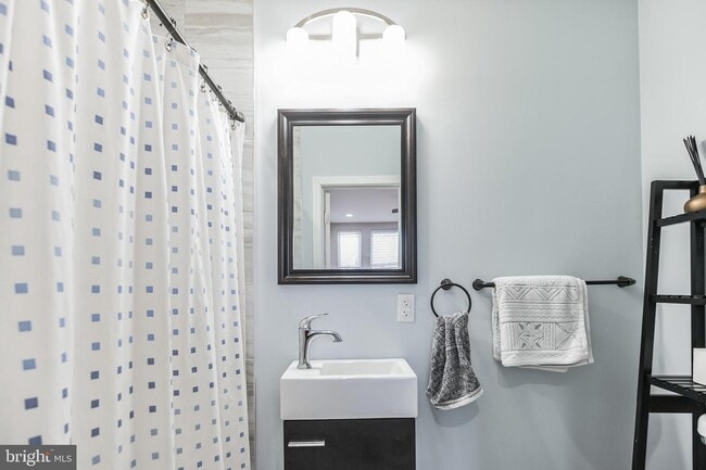 Building Photo - 5454 W Berks St