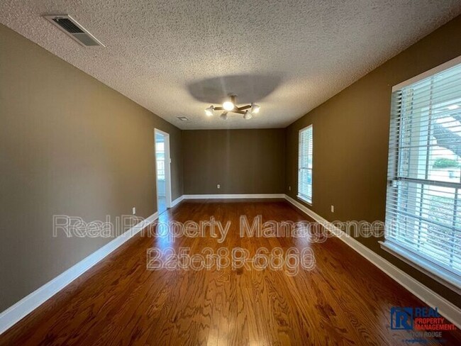 Building Photo - 5536 Parkforest Dr