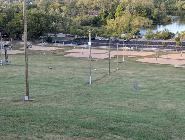 Building Photo - 5529 E Lake Dr