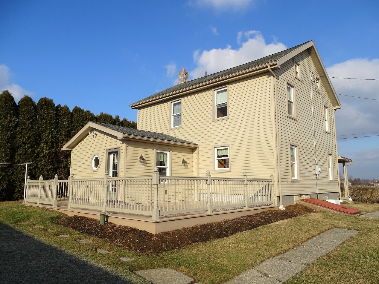 Building Photo - 454 Race Rd