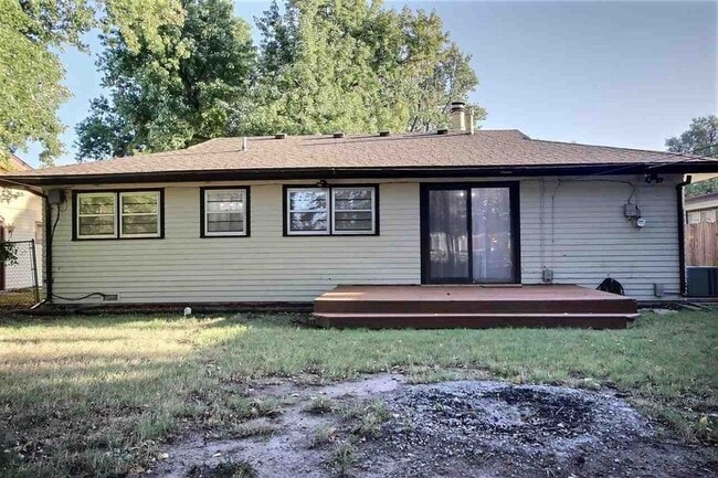 Building Photo - 8306 E Indianapolis St