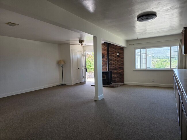 Building Photo - Executive Home with an Executive View