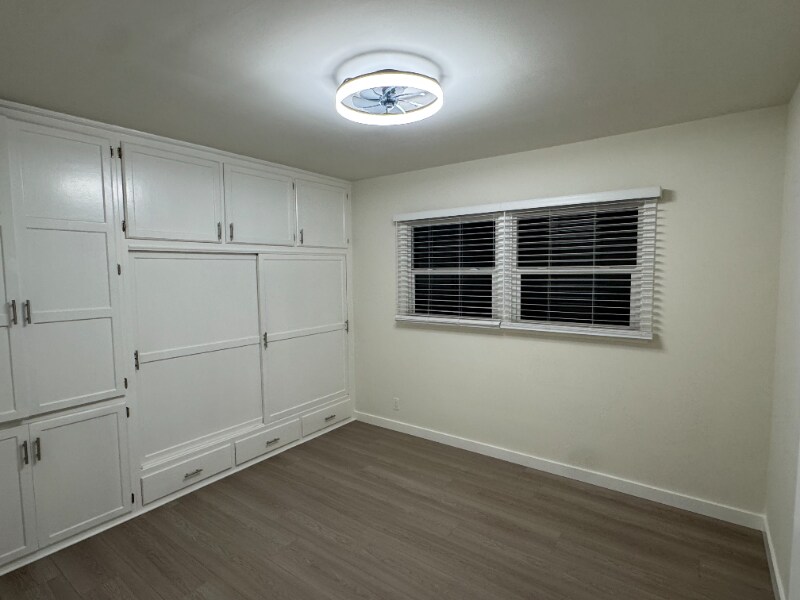 Building Photo - 421 E Acacia Ave