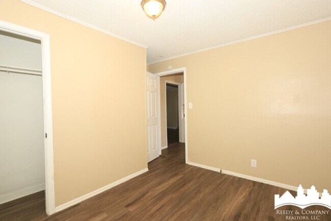 Building Photo - 158 Pickett Rd