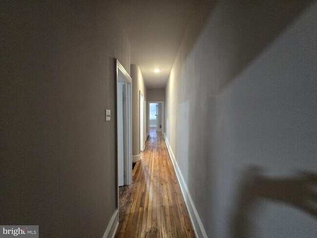 Building Photo - 2536 W Cumberland St