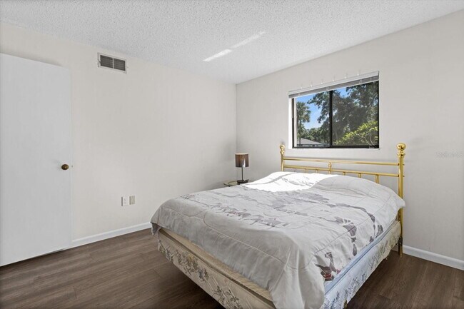Building Photo - 2851 SW 32nd Ave