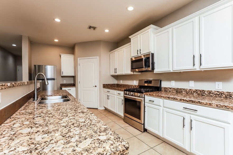 Building Photo - 8237 W Kittiwake Ln