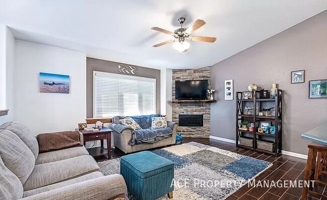 Building Photo - 112 Viking Dr