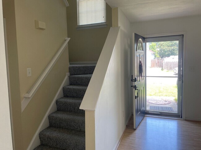 Building Photo - 4781 Cullen Rd