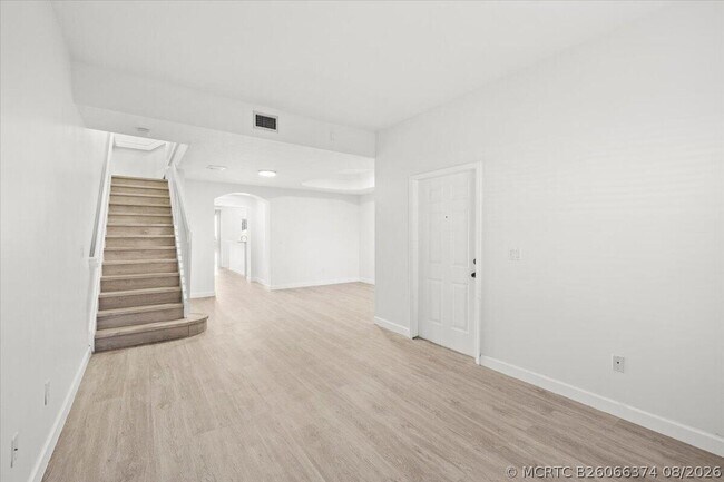 Building Photo - 4962 Leeward Ln