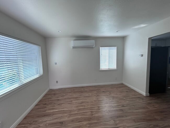 Building Photo - 482 Fuller Ave