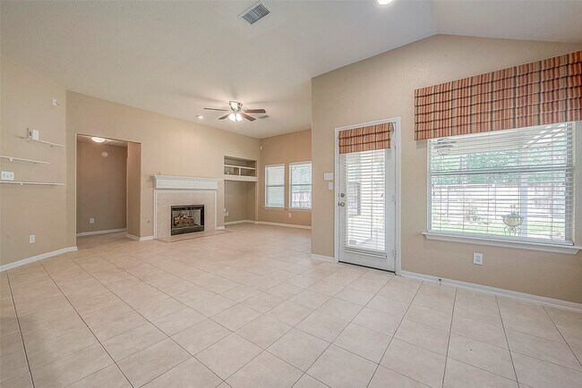 Building Photo - 134 E Foxbriar Forest Cir