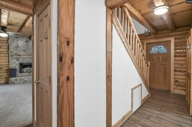 Building Photo - 150 Laura Ln