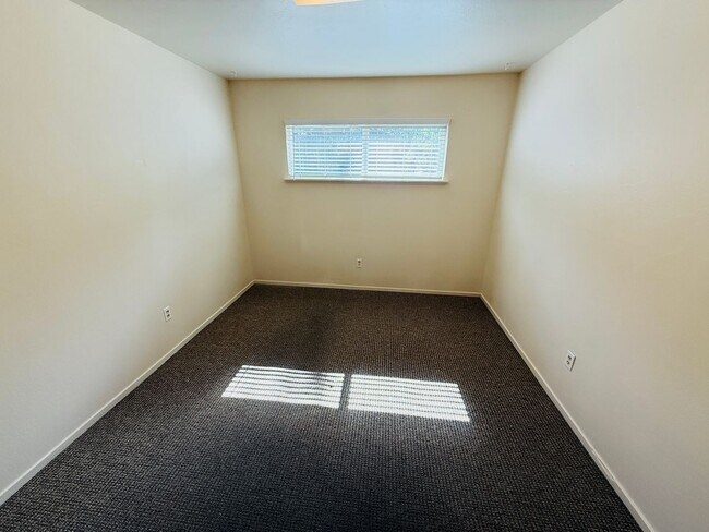Building Photo - 2505 Kubel Ave