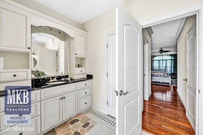 Building Photo - 7621 Nandina Dr