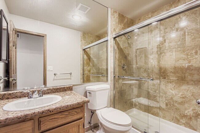 Building Photo - 7663 S Cove Cir