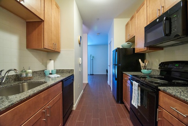 Kitchen Style A: Galley Kitchen with Granite Counters - 1032 Hope Street Apartments