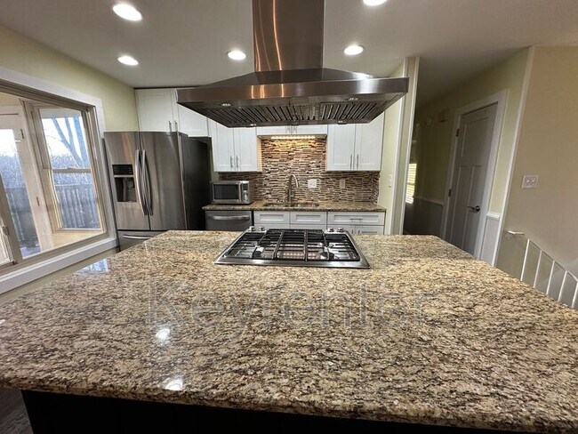 Building Photo - 303 Highstone Ln