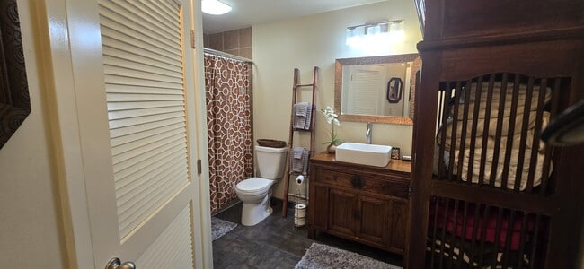 Building Photo - 42 Wainaku St