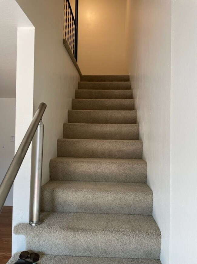 Building Photo - Newly Remodeled Two Bedroom with Washer & Dryer