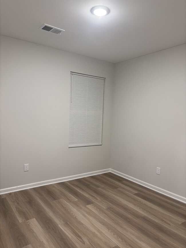 Building Photo - 3281 Madewell St