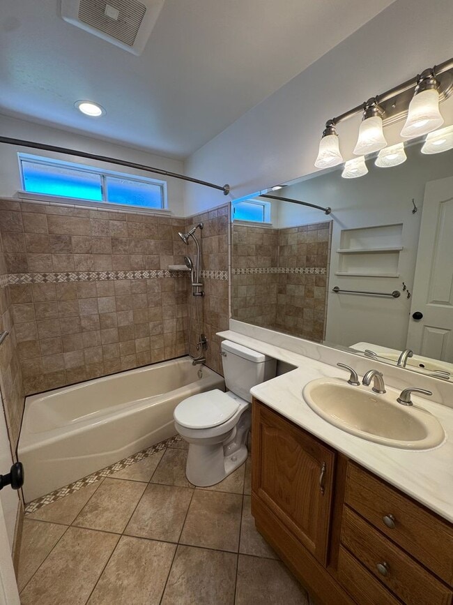 Building Photo - Light-Filled Home with Resort-Style Backyard in Thousand Oaks