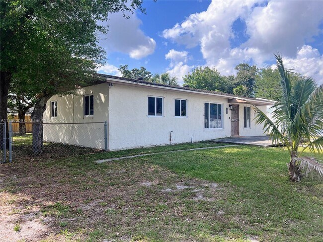 Building Photo - 20780 NW 37th Ct