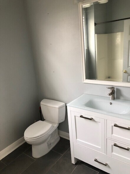 Building Photo - 580 Peyton Dr