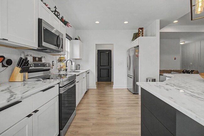 Building Photo - 197 W 1st Ave