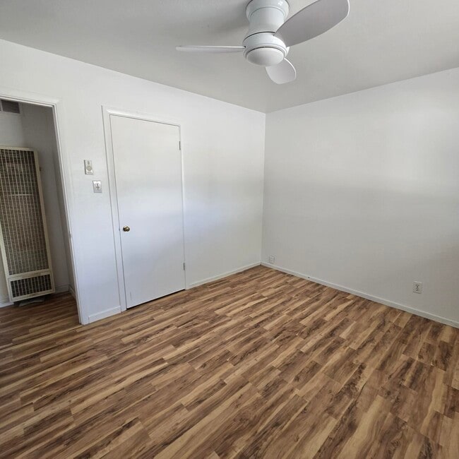 Building Photo - 3401 Sierra Dr NE