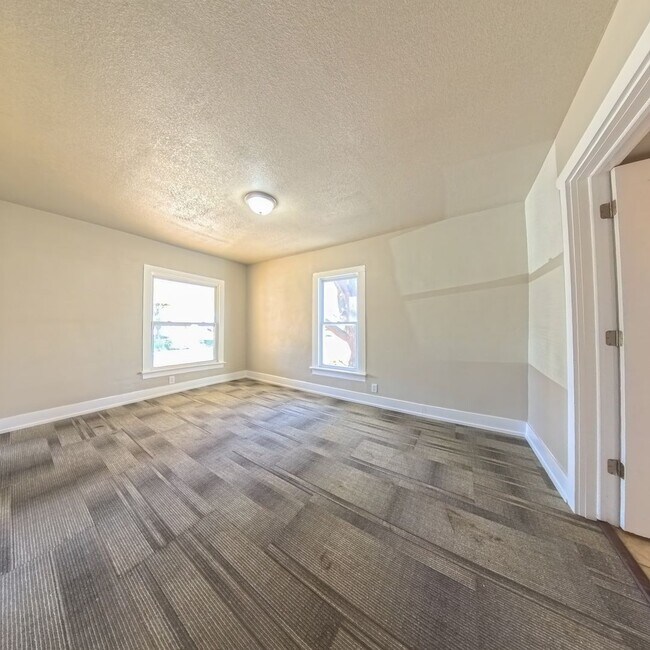 Building Photo - Newly remodeled 3 bedroom 1 bathroom home-Located in Jefferson