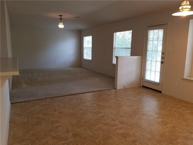 Building Photo - 1421 Sweet Leaf Ln