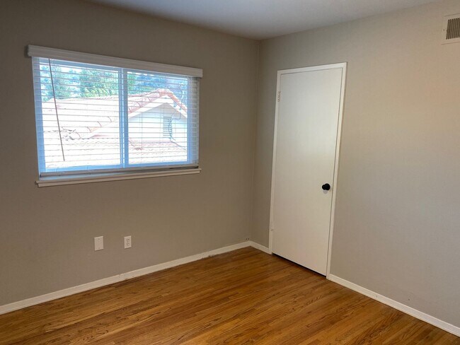 Building Photo - 491 S Danville Ave