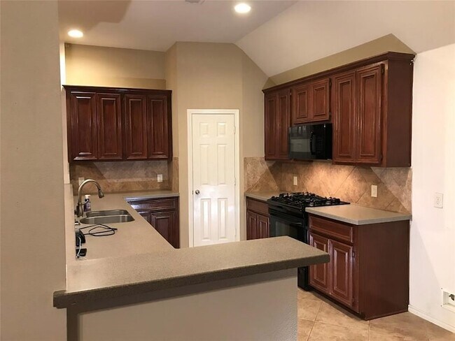 Building Photo - 12918 Leafy Shores Dr