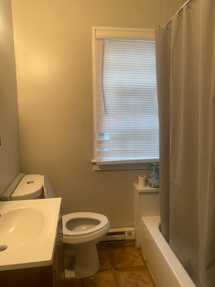 Building Photo - 15521 Log Cabin St