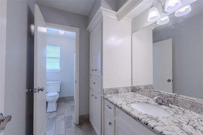 Building Photo - 16227 Southampton Dr
