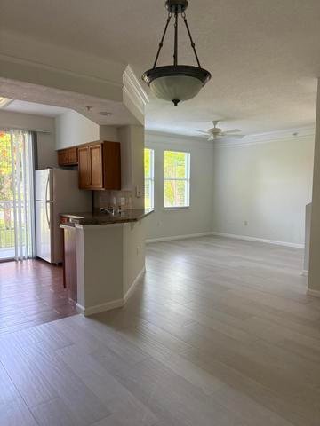 Building Photo - 2050 Alta Meadows Ln