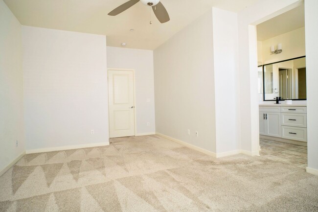 Building Photo - Beautiful 3 Bedroom at Millenia!