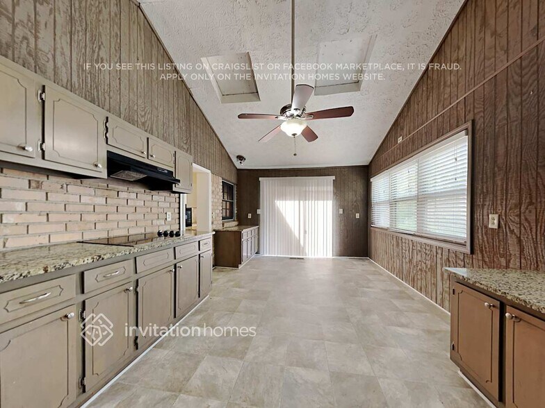 Building Photo - 4515 Lincoln Way SW