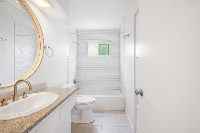 Building Photo - 8600 Clarewood Cir