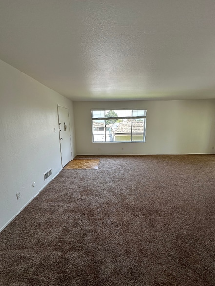 Primary Photo - 472 Lincoln Cir